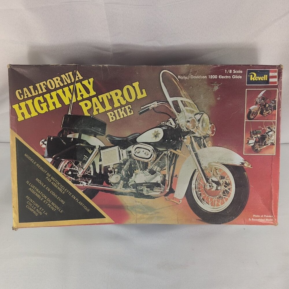 Revell 1976 California Highway Patrol Bike Harley Davidson 1200 Electra 1/8